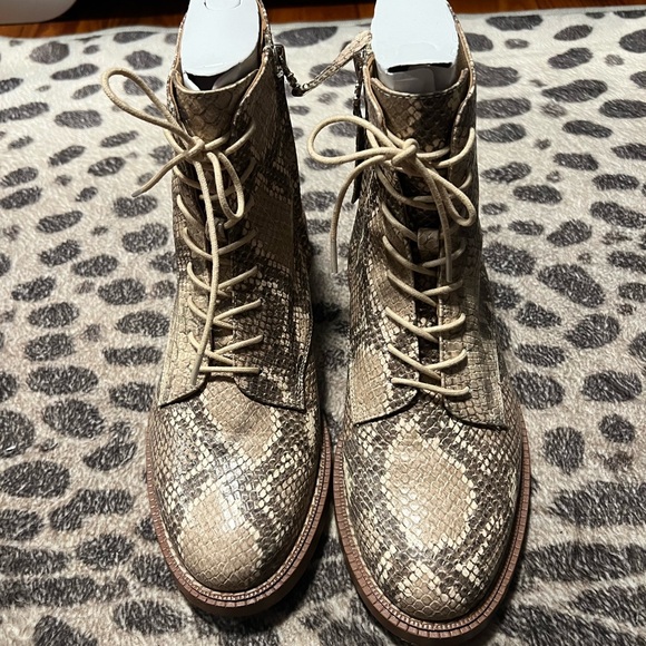 Sam Edelman Booties 🐍 - Picture 4 of 7